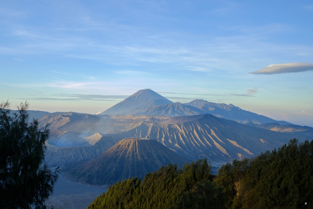 Een magnifieke zonsopgang in Indonesië