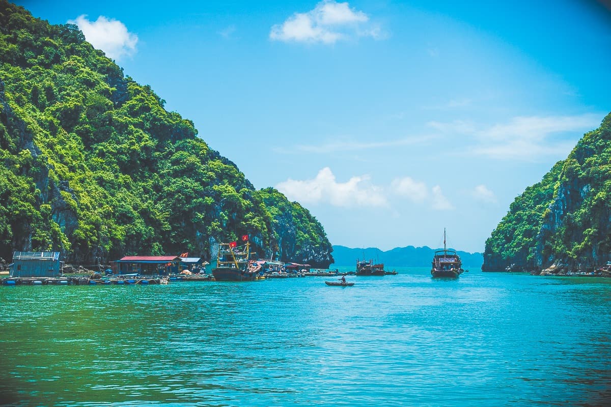 Halong Bay boat tour