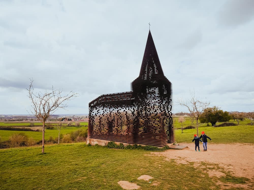 doorkijkkerkje limburg borgloon