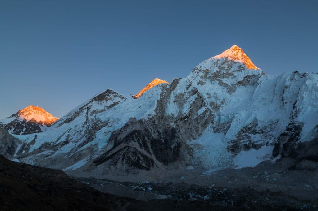 trekking op mount everest