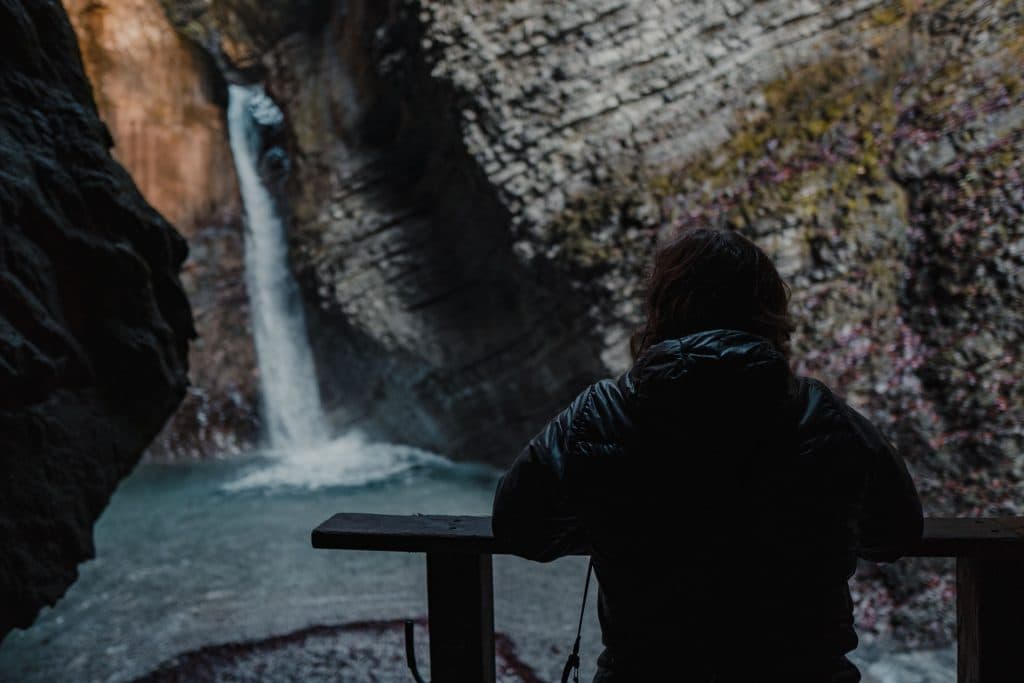 De waterval van Kozjak bereik je na een korte maar mooie wandeling