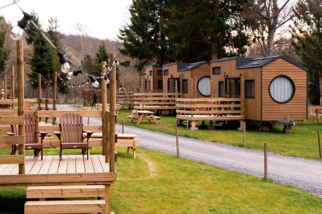 Kampeerterrein met volledig uitgeruste tiny houses en