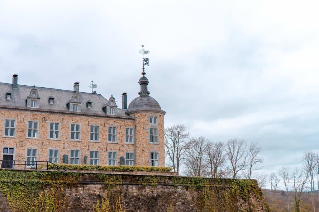 Chateau Mirwart, een adembenemend kasteel in het gezelligste dorp van Wallonië.