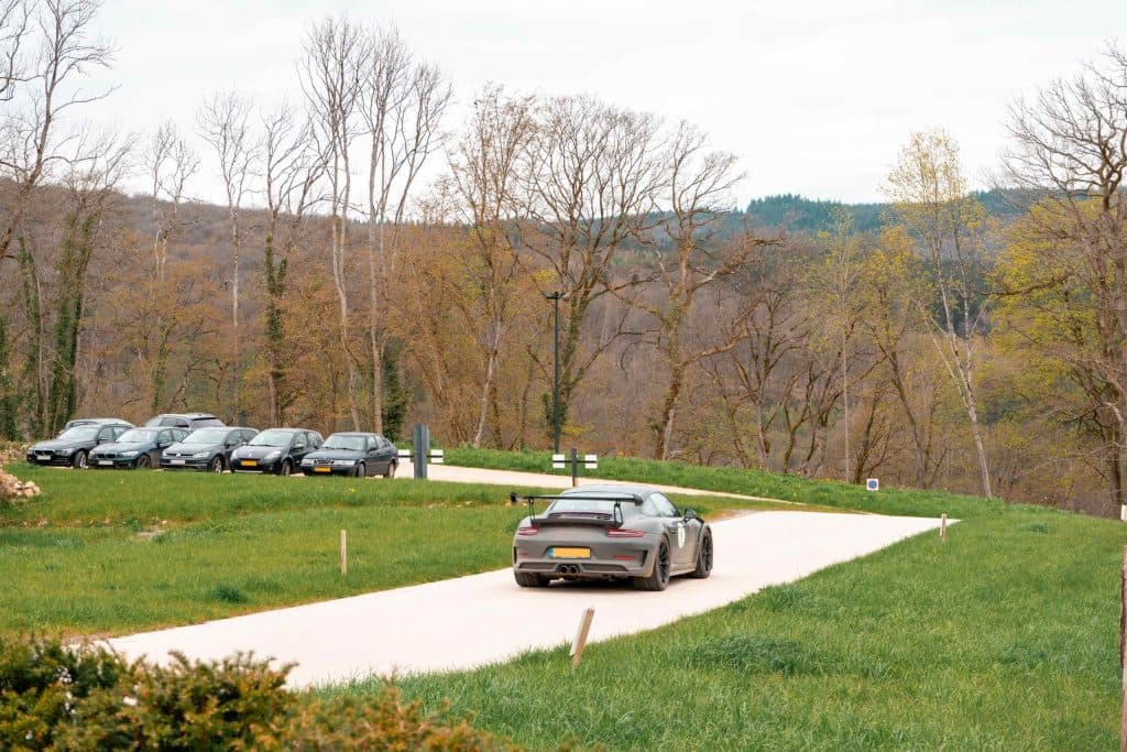 Rally aan het Chateau Mirwart