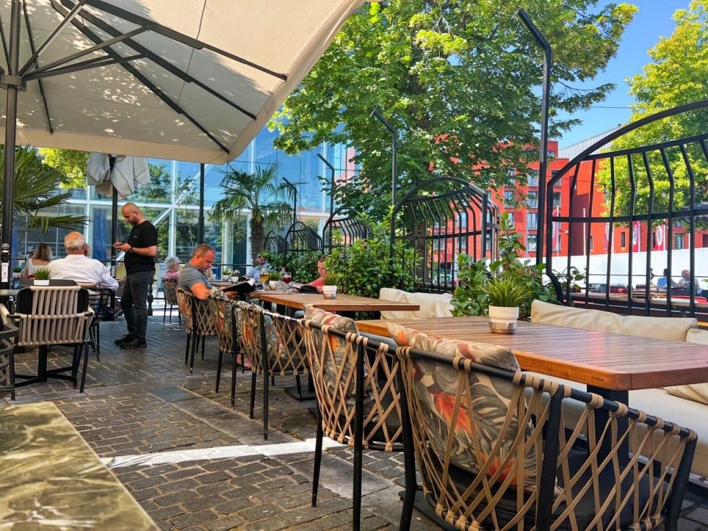 De Vismarkt in Mechelen is de gezelligste plaats voor een terrasje.