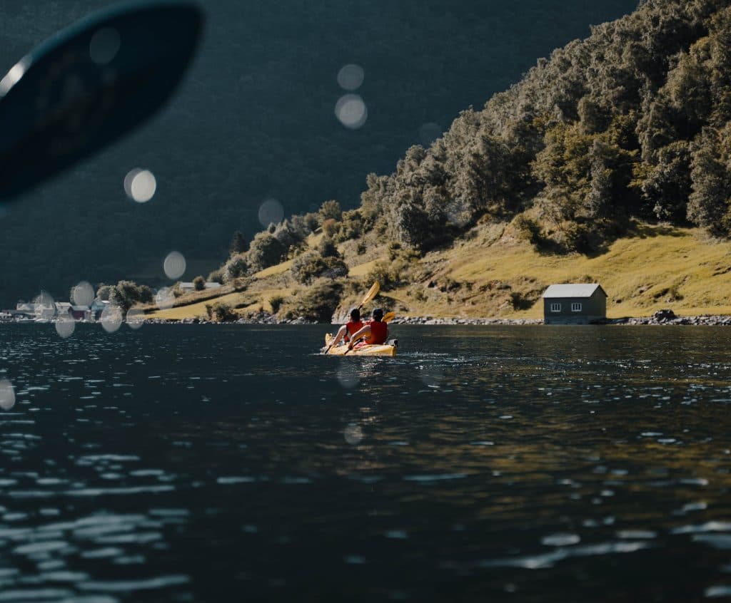 wildkamperen en kayakken in noorwegen