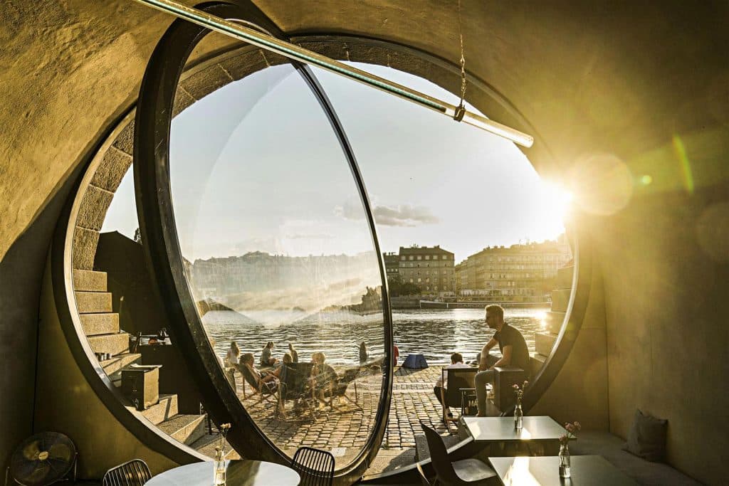 naplavka waar eten en drinken in praag