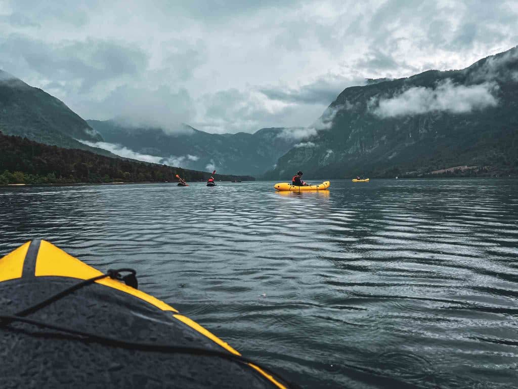 Raften op het meer van Bohinj Slovenië