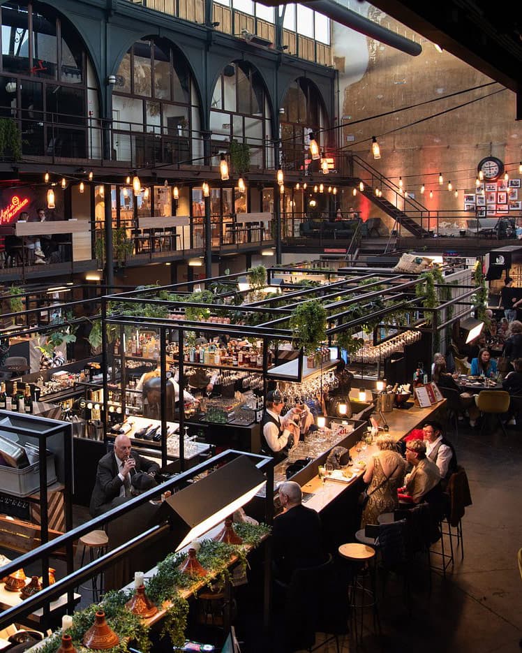 lunchen in de vleeshalle