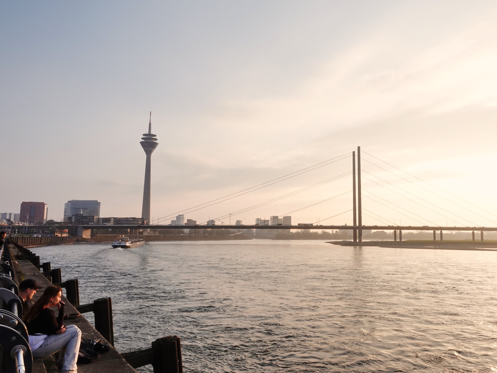 Fietsen door Düsseldorf: Van trapplezier tot Altbier