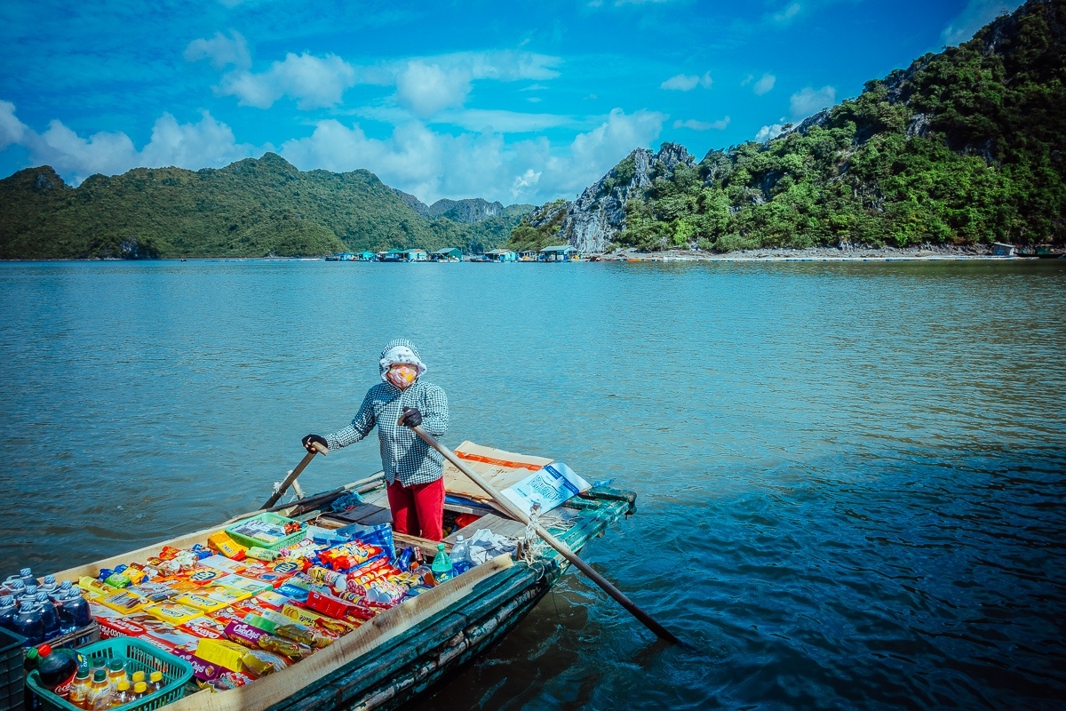 Halong Bay boat tour