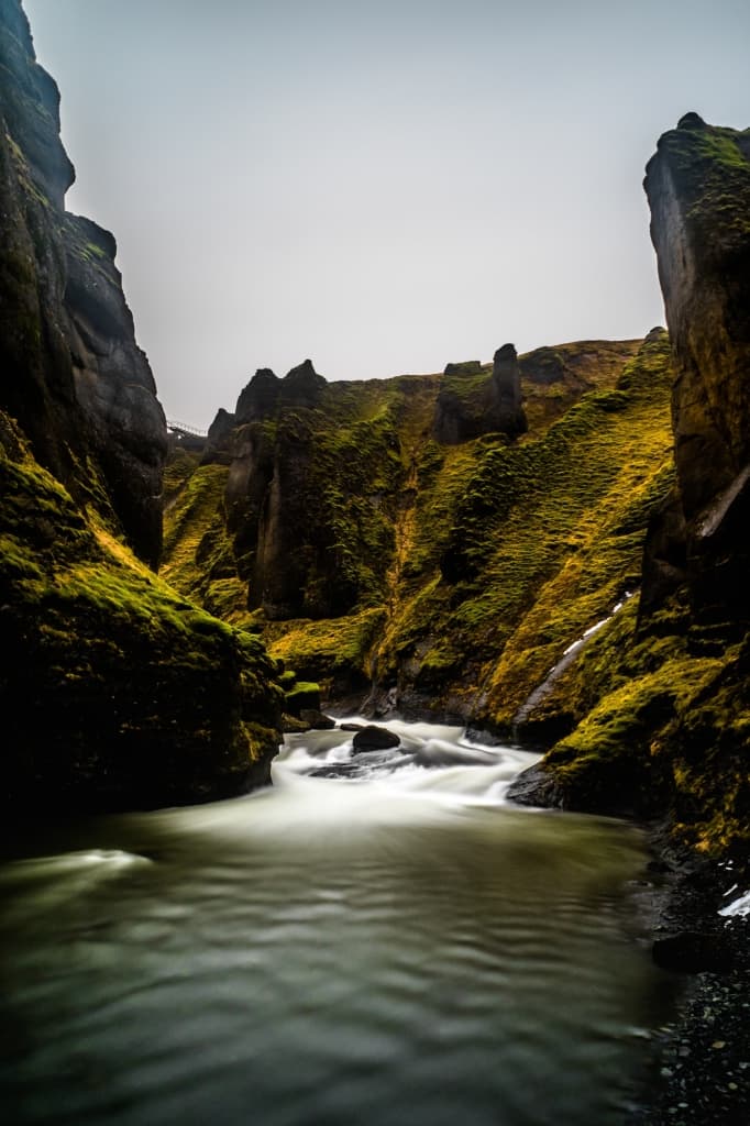 Fjadrargljufur Canyon Foto's van IJsland