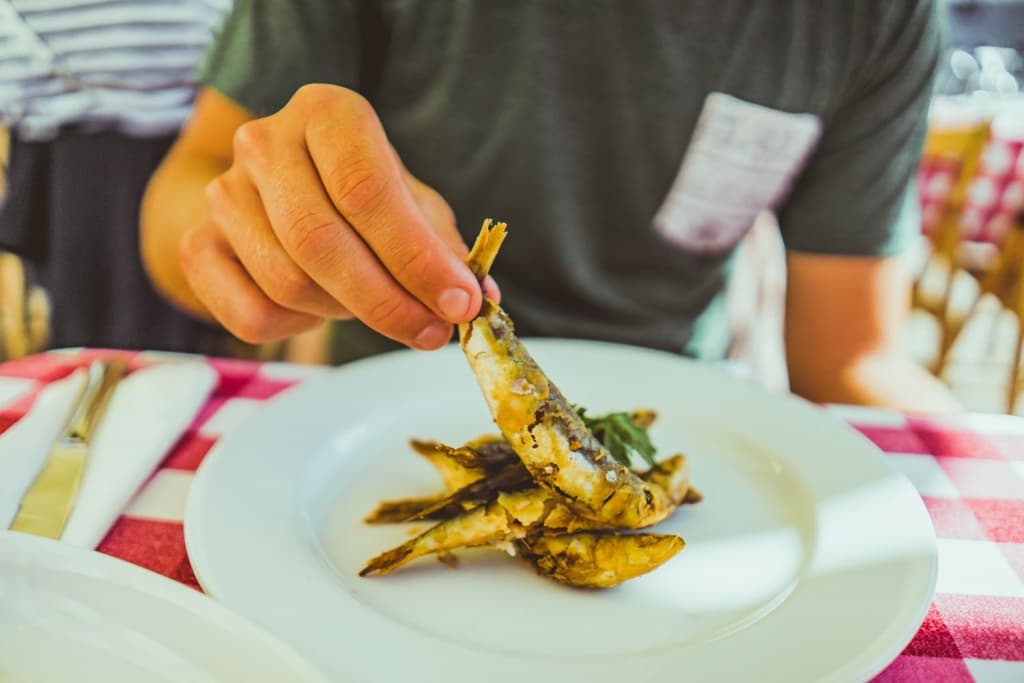gegrilde vis eten in porto