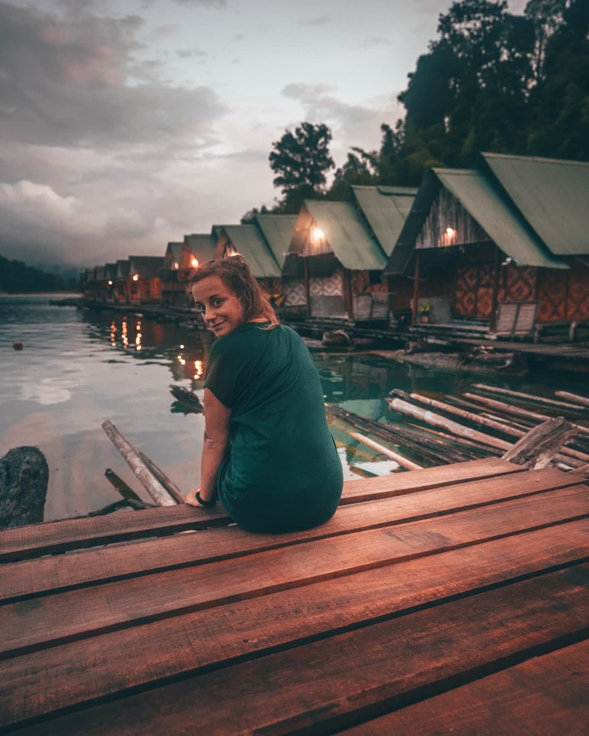 khao sok floating village