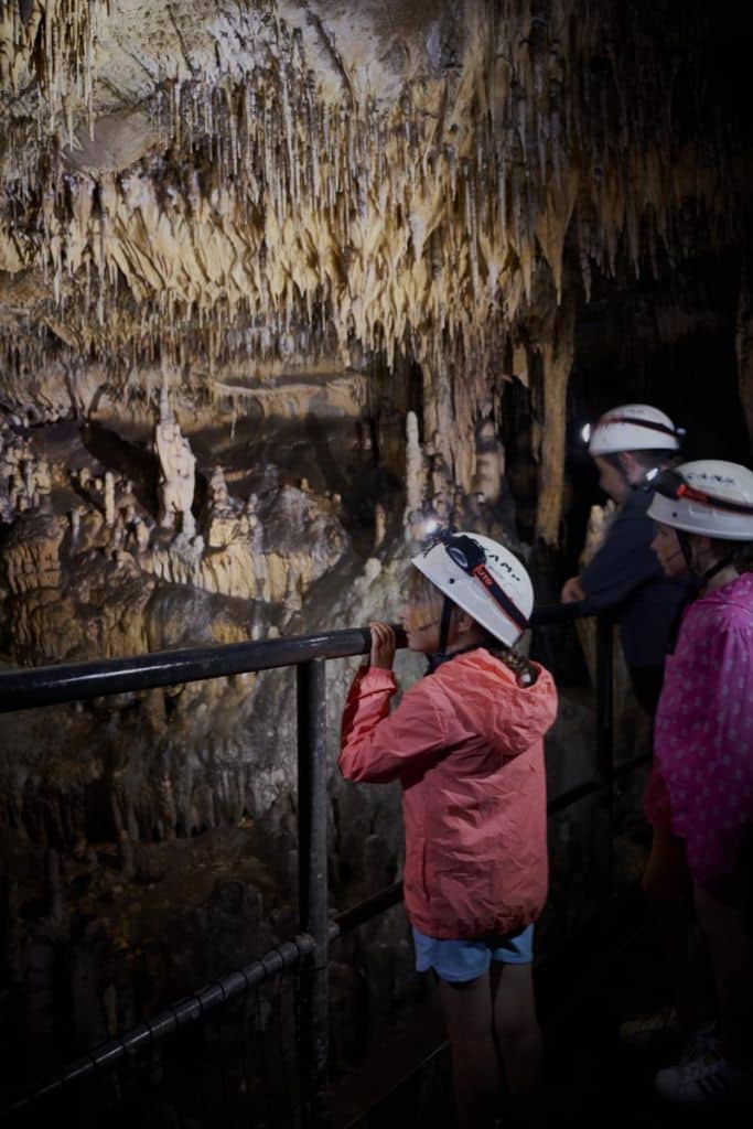 de grot prehistorisch museum ramioul