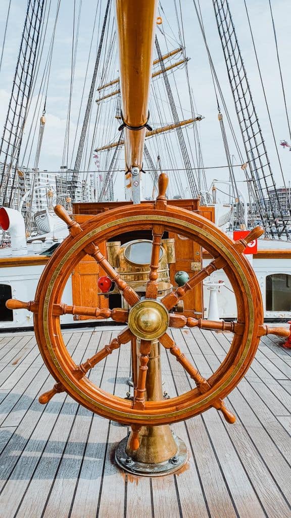 roer van mercator zeilschip in oostende
