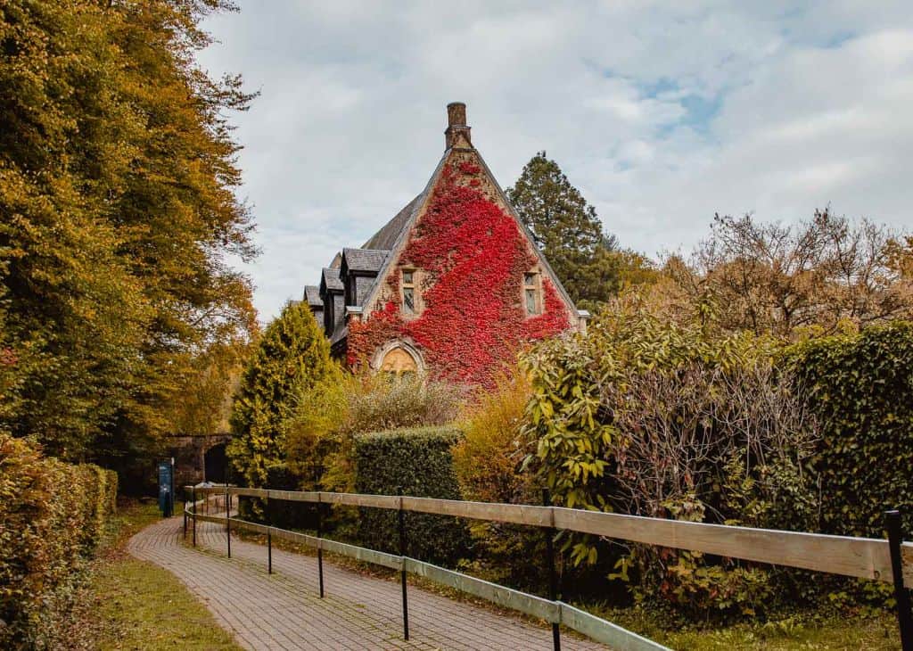 klimop abdij van orval gebouw museum