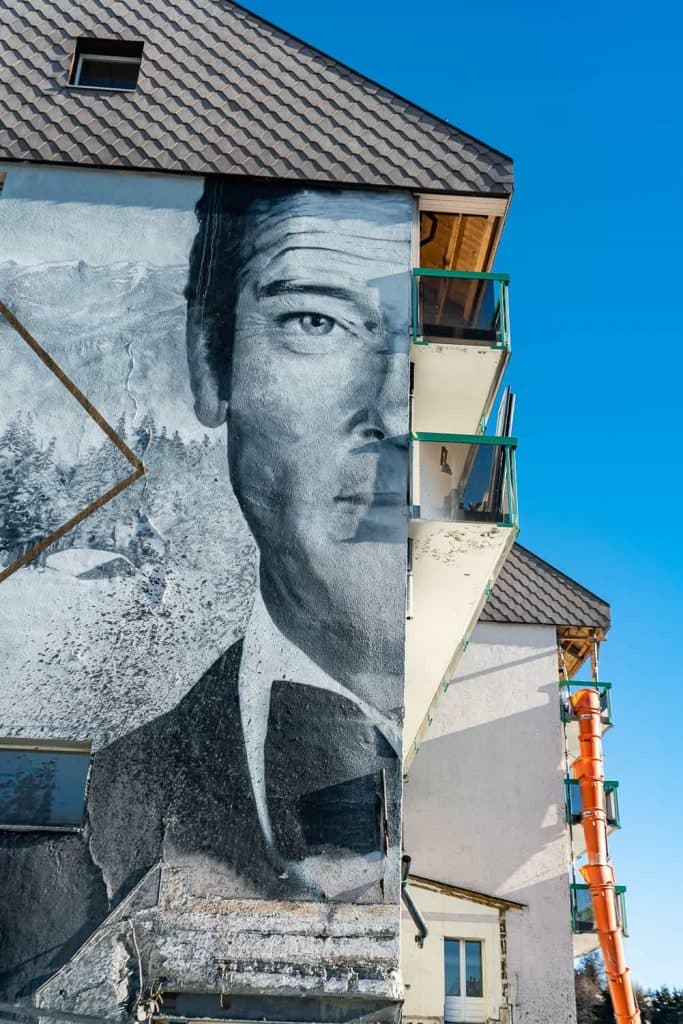 bond grafitti street art crans montana