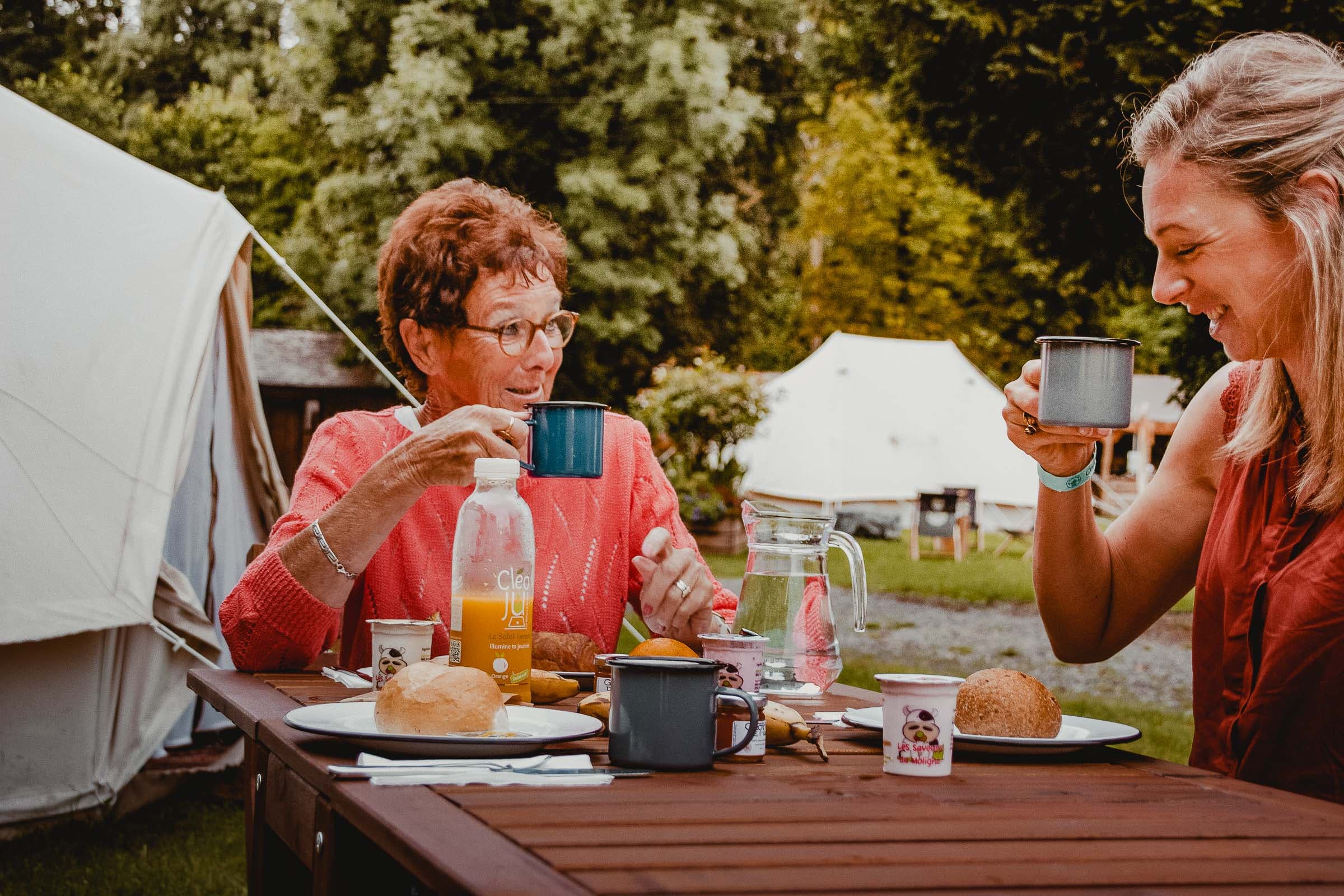 kamperen in de grotten van han met de grootouders