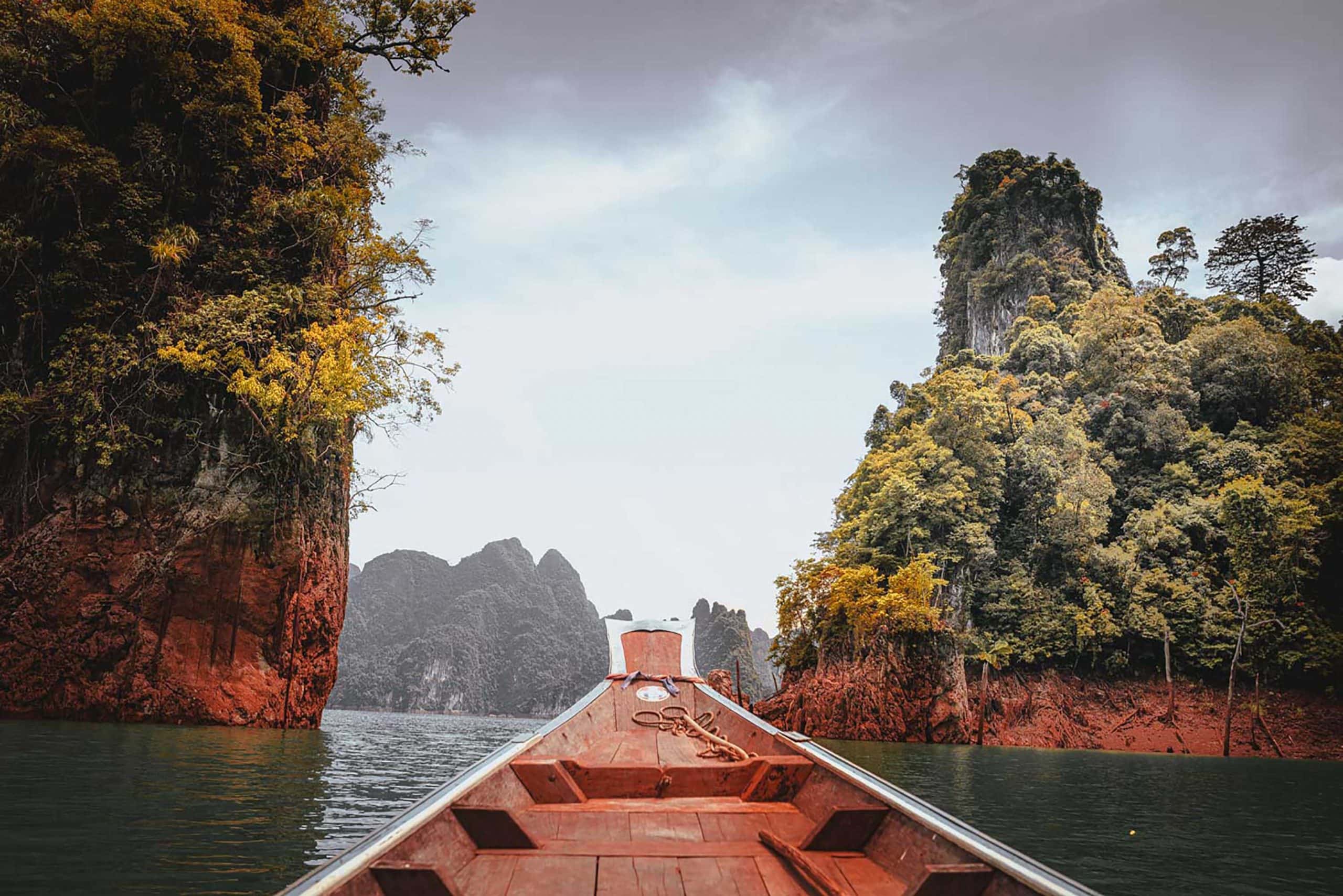 De laatste wilde olifant in Thailand op de oevers van Khao Sok