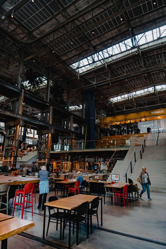 de locahal bibliotheek van tilburg