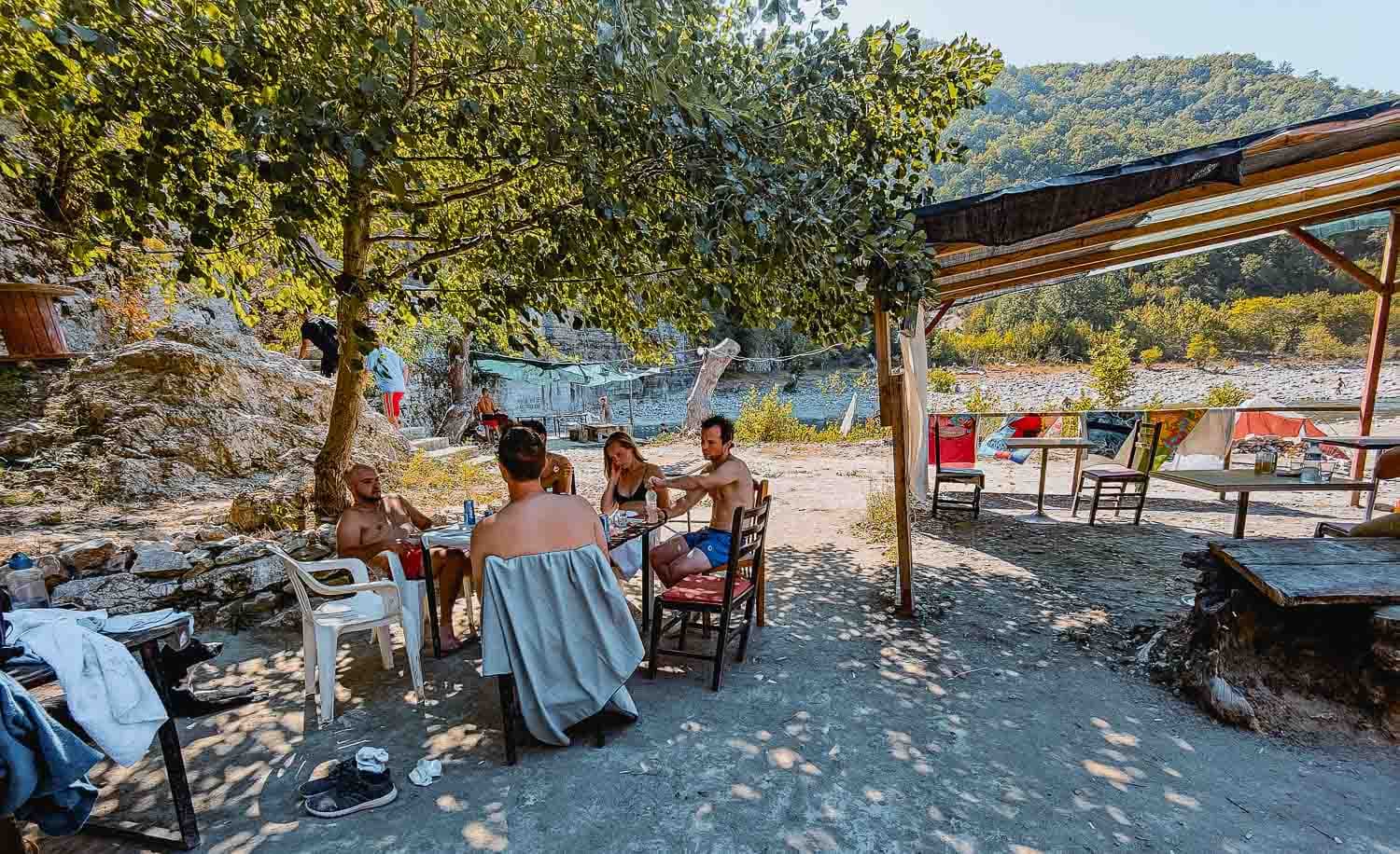 eten in albanie osumi