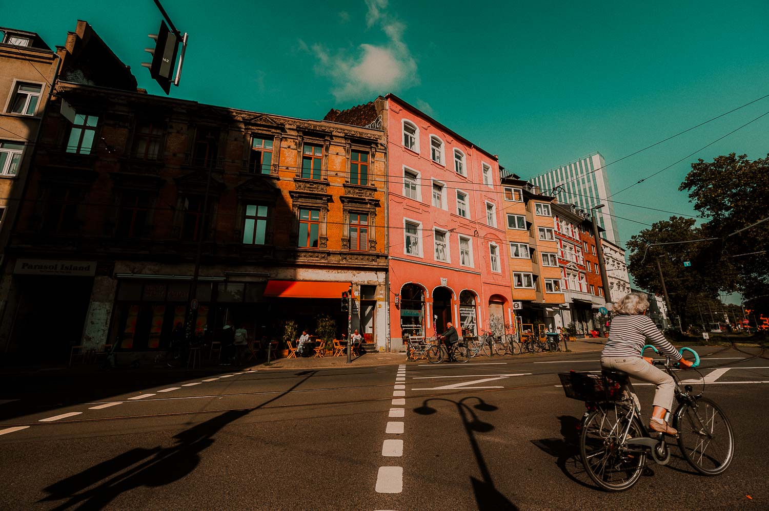 kleurrijk straatbeeld citytrip Düsseldorf Duitsland