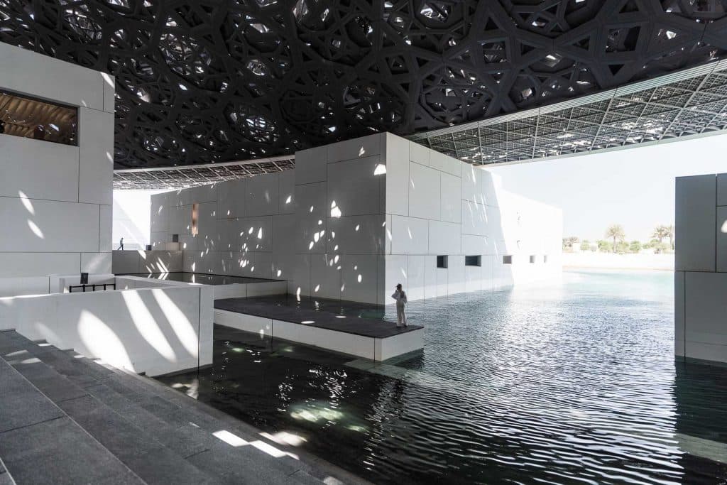 het louvre kunst en cultuur in de woestijn