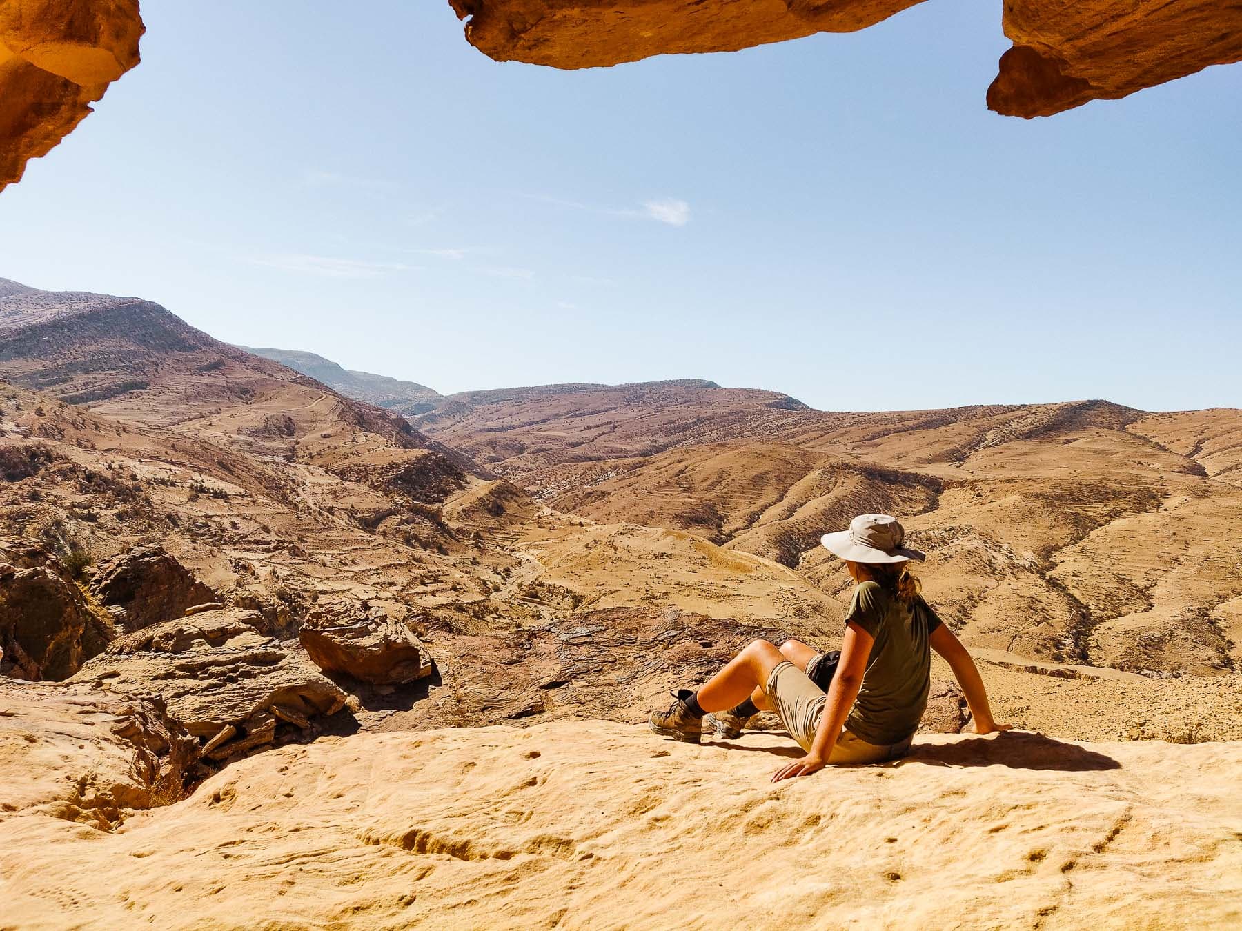 uitzichtpunt over jordaanse landschap