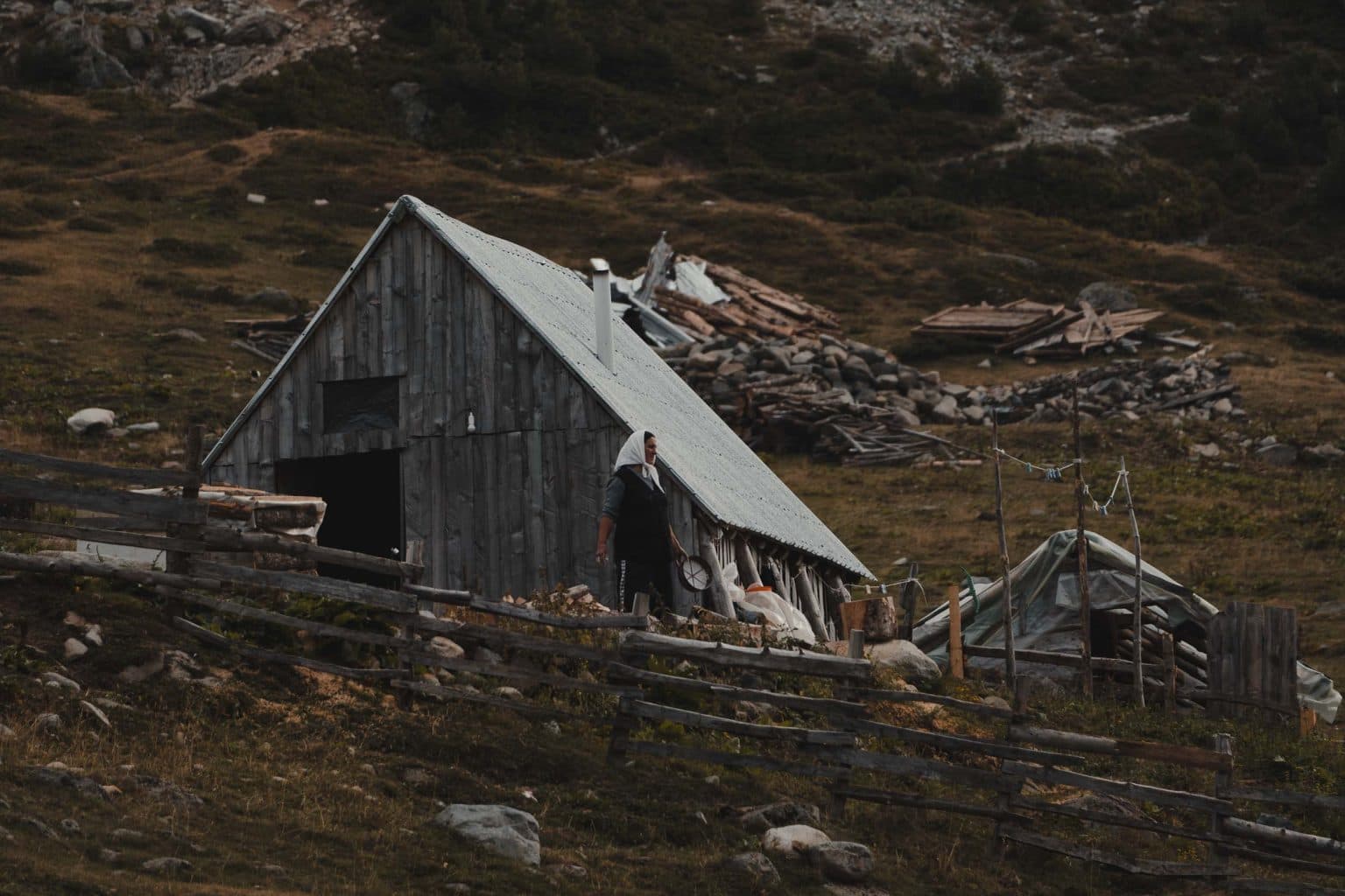 wandelen door bergen albanie