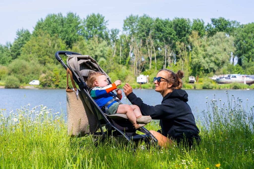 wandelen aan meer van peronne