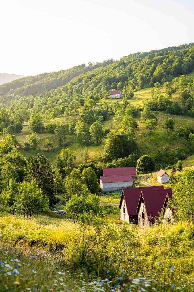 waar slapen bosnie montenegro kroatie roadtrip balkan nomads