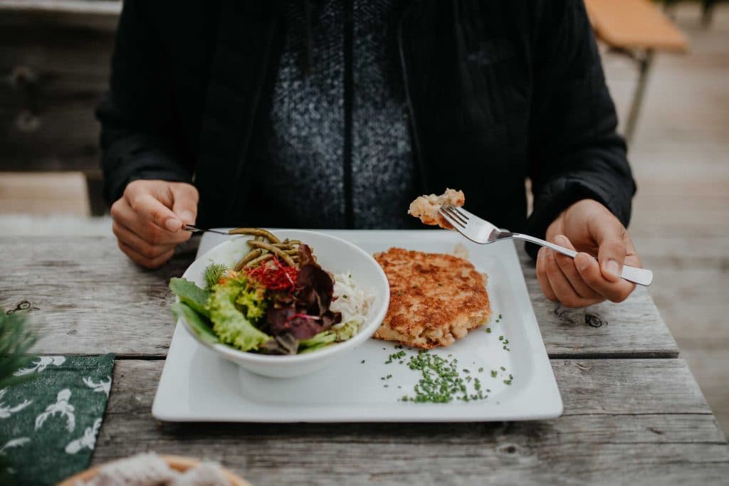 zomervakantie in de bergen in zuid tirol