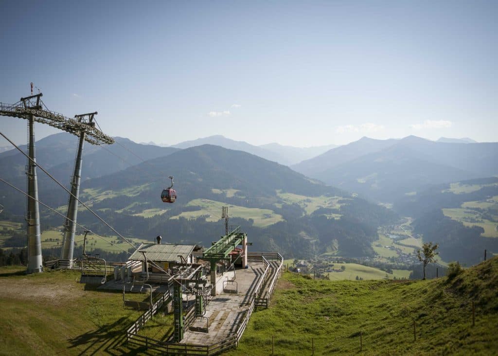 zomervakantie in de bergen in zuid tirol