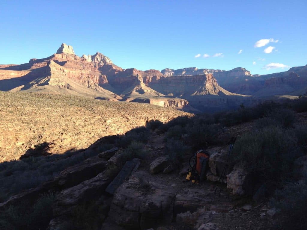Nog in de ochtend schaduw langs Lone Tree Canyon.