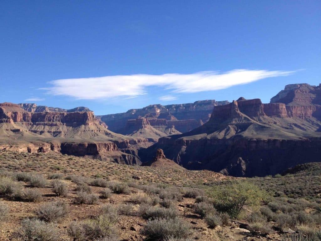 Ik wandel het gebied van Cremation Canyon binnen.