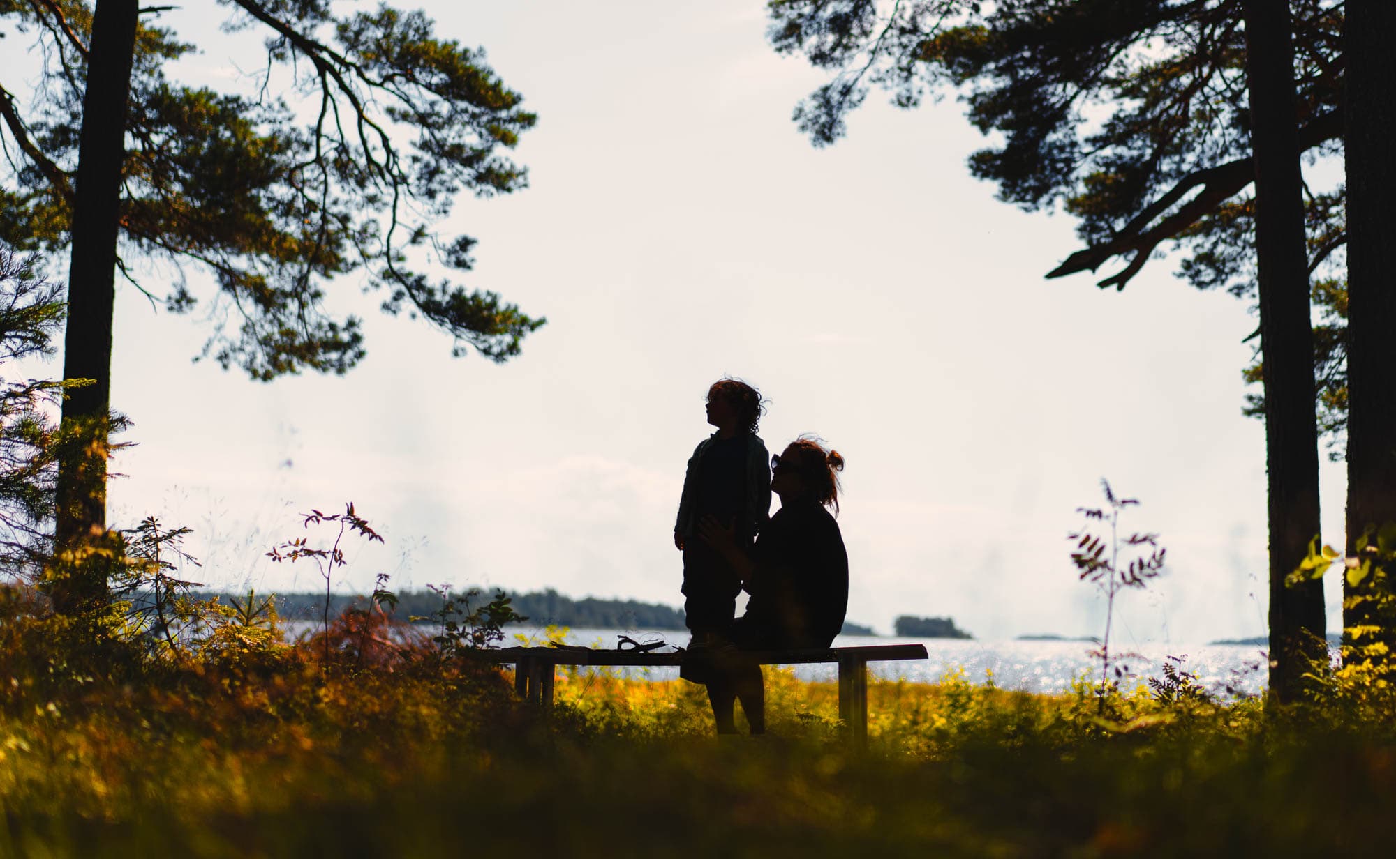 kamperen met kinderen in zweden met een campervan van natural nomads
